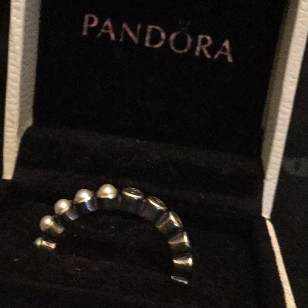 Size 6 ring - Picture 2 of 3